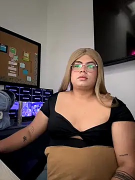 Snapshot of Tom_Silver__ chatting on 11.12.25 Tom Silver online show from 11.12.25