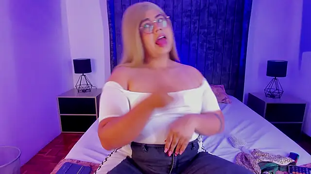 Snapshot of Tom_Silver__ chatting on 12.01.25 Tom Silver online show from 12.01.25