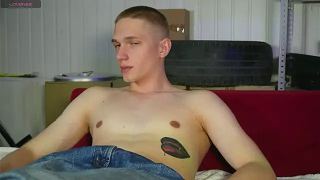 Snapshot of dustyn_fox chatting on 02.15.25 dustyn fox online show from 02.15.25