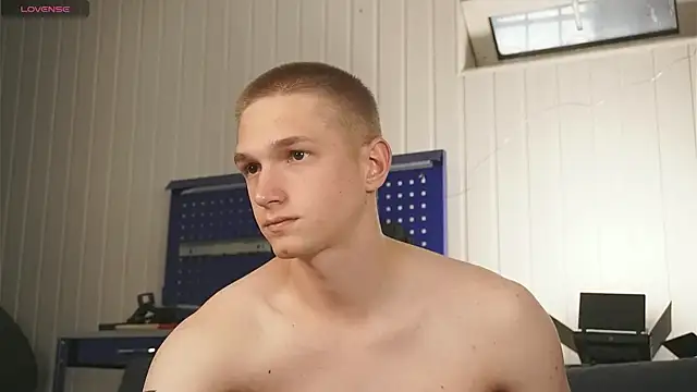 Snapshot of dustyn_fox chatting on 09.13.25 dustyn fox online show from 09.13.25