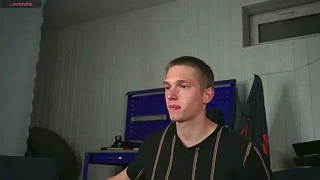 Snapshot of dustyn_fox chatting on 09.29.25 dustyn fox online show from 09.29.25