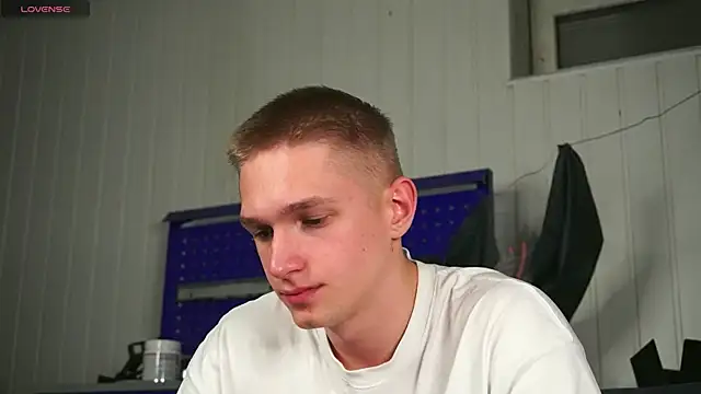 Snapshot of dustyn_fox chatting on 10.21.25 dustyn fox online show from 10.21.25