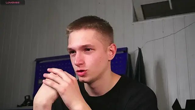 Snapshot of dustyn_fox chatting on 10.30.25 dustyn fox online show from 10.30.25