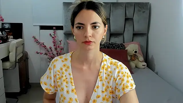 Snapshot of baby-miah chatting on 01.15.25 baby-miah online show from 01.15.25