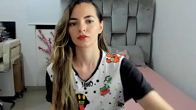 Snapshot of baby-miah chatting on 02.09.25 baby-miah online show from 02.09.25