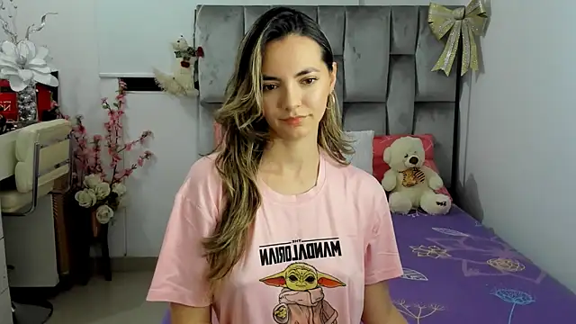 Snapshot of baby-miah chatting on 11.21.25 baby-miah online show from 11.21.25