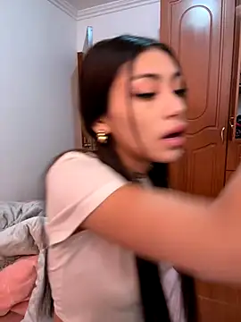 Effy Bonny online show from 11.04.25