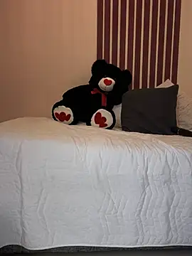 Snapshot of _Shara_Handal_ chatting on 02.13.25 Shara Handal online show from 02.13.25