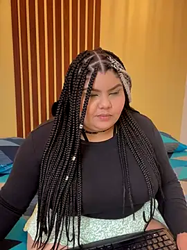 Snapshot of _Shara_Handal_ chatting on 10.23.25 Shara Handal online show from 10.23.25