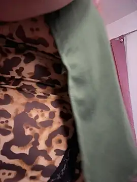 Snapshot of _Shara_Handal_ chatting on 11.16.25 Shara Handal online show from 11.16.25