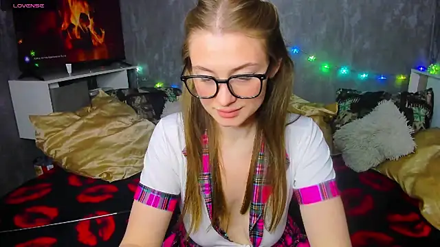 Demure Smile online show from 11.12.25