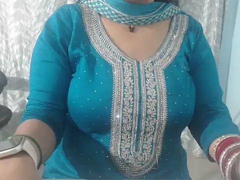 cute-priy online show from 01.23.25