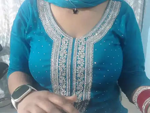 cute-priy online show from 01.23.25