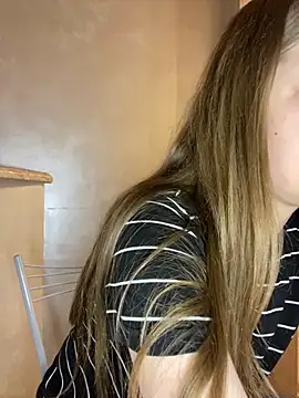 MollyDolle online show from 11.28.25