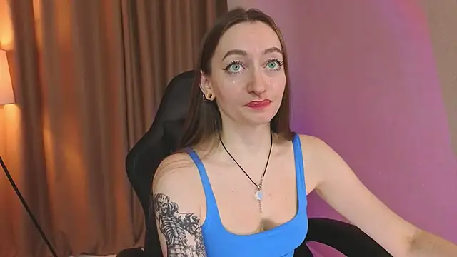 Snapshot of ShiroHeby chatting on 12.19.25 ShiroHeby online show from 12.19.25