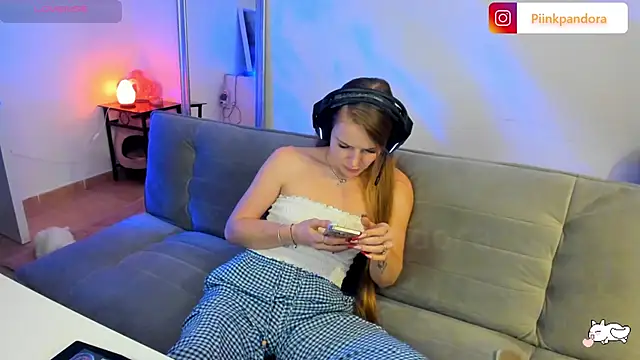 Piinkpandora online show from 12.19.24