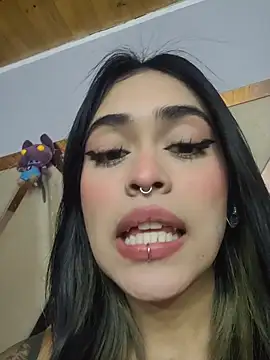 Snapshot of AliceMiller_2 chatting on 11.29.25 AliceMiller 2 online show from 11.29.25