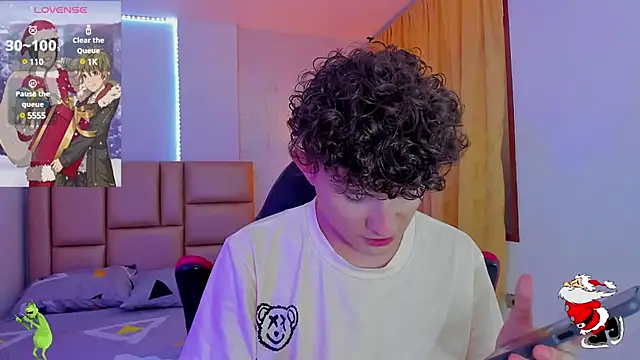 Snapshot of Nathan_Bluee chatting on 12.29.24 Nathan Bluee online show from 12.29.24