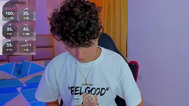 Snapshot of Nathan_Bluee chatting on 01.04.25 Nathan Bluee online show from 01.04.25