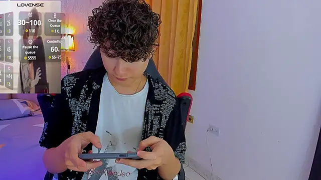 Snapshot of Nathan_Bluee chatting on 02.07.25 Nathan Bluee online show from 02.07.25