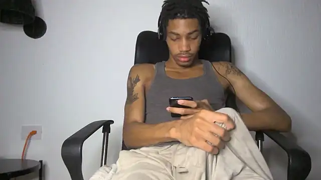 Snapshot of Skinnyblackman chatting on 06.30.26 Skinnyblackman online show from 06.30.26