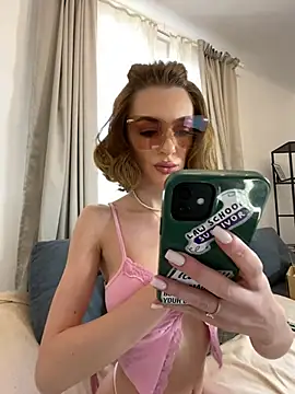 Snapshot of Kat_kate chatting on 02.14.25 Kat kate online show from 02.14.25