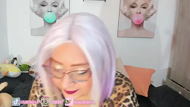 Snapshot of Amberbedoya_ chatting on 12.30.24 Amberbedoya online show from 12.30.24