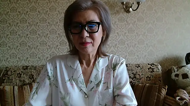 Elegant00Lady online show from 10.28.25