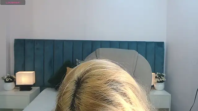 april bunnyy online show from 11.15.25