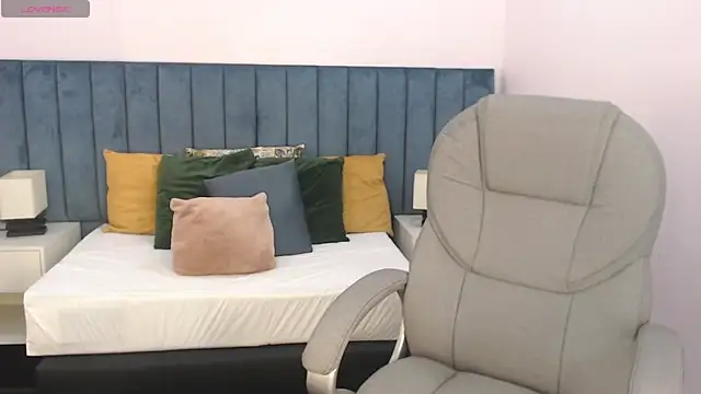 april bunnyy online show from 12.17.25