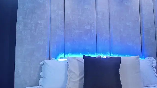 Larabrooks online show from 04.11.26