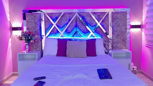 Larabrooks online show from 04.14.26