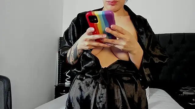 Snapshot of Melany_Luv chatting on 12.18.25 Melany Luv online show from 12.18.25