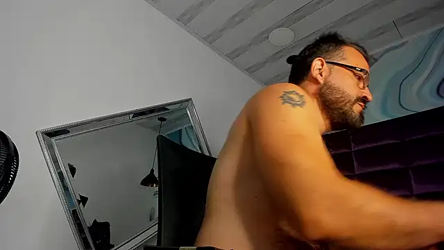 Snapshot of SbasTone_Muscle chatting on 02.13.25 SbasTone Muscle online show from 02.13.25