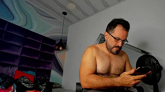 Snapshot of SbasTone_Muscle chatting on 02.19.25 SbasTone Muscle online show from 02.19.25