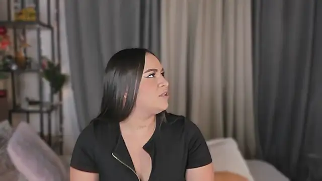 Snapshot of lynda_west chatting on 11.25.25 lynda west online show from 11.25.25