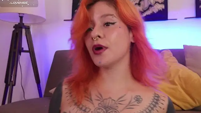 Snapshot of Daarlene chatting on 09.24.25 Daarlene online show from 09.24.25