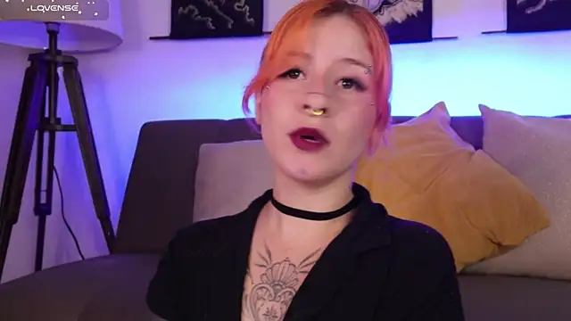 Snapshot of Daarlene chatting on 11.08.25 Daarlene online show from 11.08.25