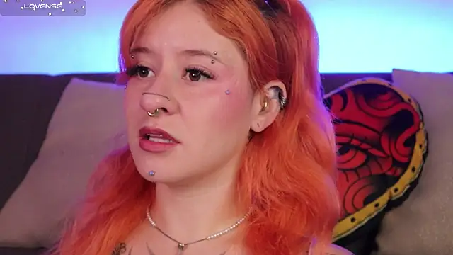 Snapshot of Daarlene chatting on 11.10.25 Daarlene online show from 11.10.25