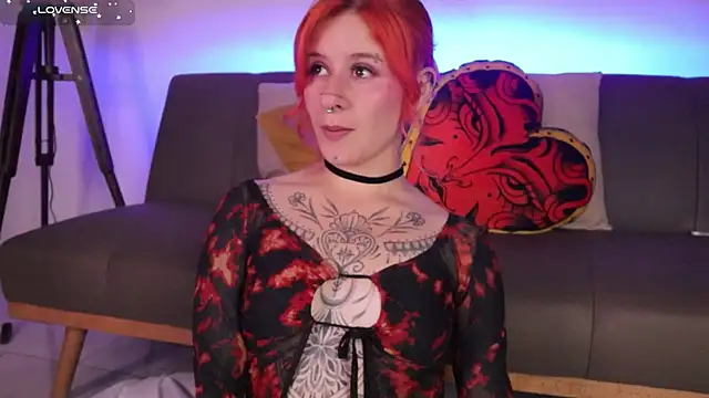 Snapshot of Daarlene chatting on 12.04.25 Daarlene online show from 12.04.25