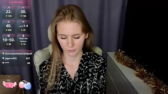 Snapshot of IsabelAllen chatting on 12.20.24 IsabelAllen online show from 12.20.24