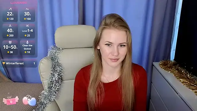 Snapshot of IsabelAllen chatting on 01.05.25 IsabelAllen online show from 01.05.25