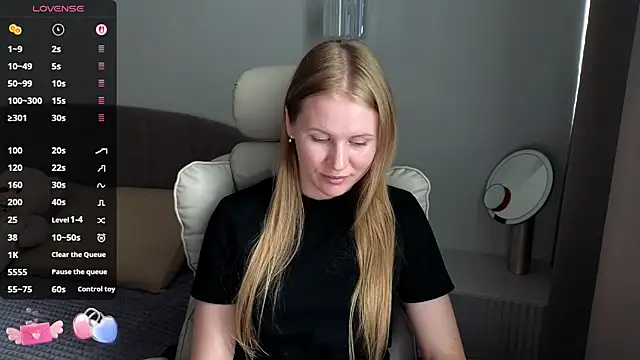 Snapshot of IsabelAllen chatting on 08.03.26 IsabelAllen online show from 08.03.26