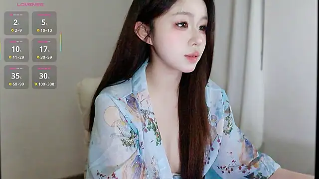 Snapshot of Hazel-11 chatting on 10.02.25 Hazel-11 online show from 10.02.25