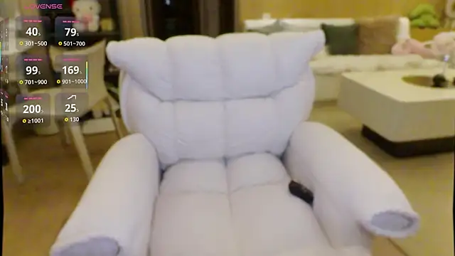 Snapshot of Hazel-11 chatting on 12.04.25 Hazel-11 online show from 12.04.25