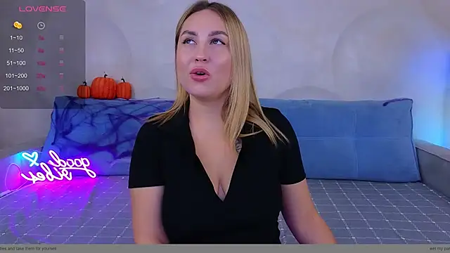 Snapshot of KisssAmmeli chatting on 10.21.25 KisssAmmeli online show from 10.21.25