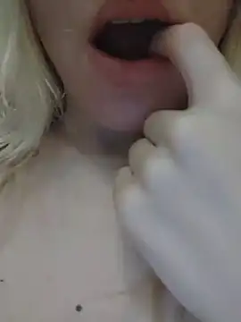 Linda 999 online show from 02.28.25