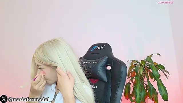 Snapshot of Mariafer05 chatting on 02.15.26 Mariafer05 online show from 02.15.26