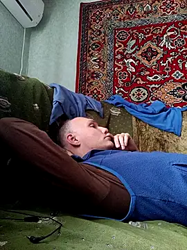 Pineapple04 online show from 10.06.25