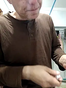 Pineapple04 online show from 10.10.25